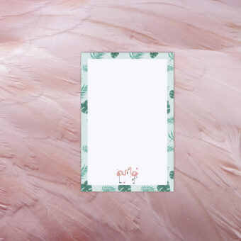 Bloc-notes représentant deux petits flamants roses avec un contour de feuilles vert menthe et vert foncé