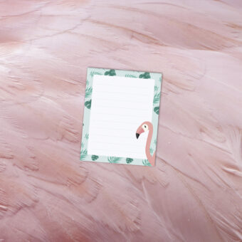 Petit bloc-notes représenant la tête d'un flamant rose avec un contour de feuilles vert menthe et vert foncé
