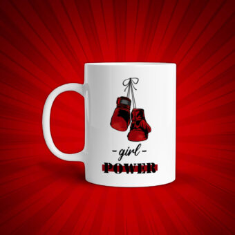 Mug blanc en céramique au motif de gants de boxe rouges et noirs et au texte girl power. Parce que vous avez le pouvoir de surmonter tous les défis qui se dressent sur votre chemin.